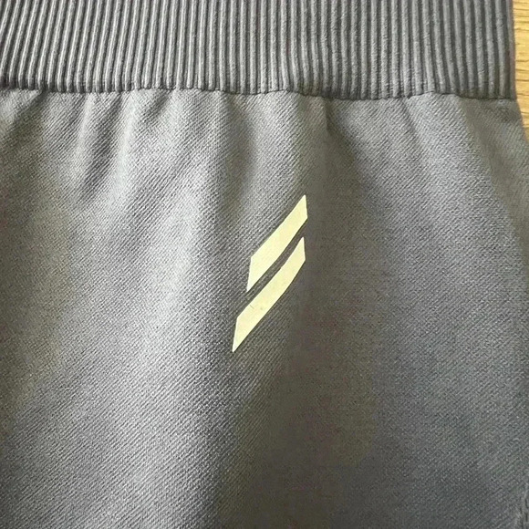 Doyoueven hyperflex seamless leggings in gray - Picture 4 of 5